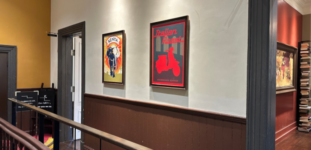 神戸異人館のレトロなポスター