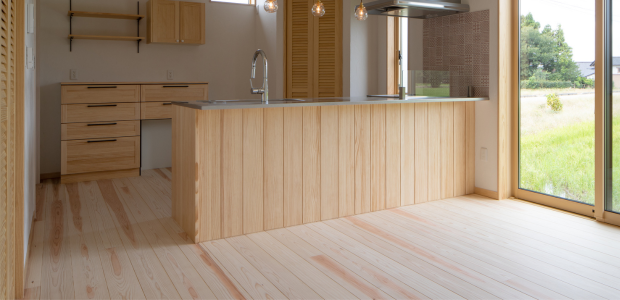 自然素材の木製キッチンカウンター