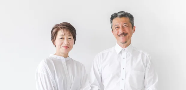 暮匠の社長夫妻、仲睦まじい笑顔